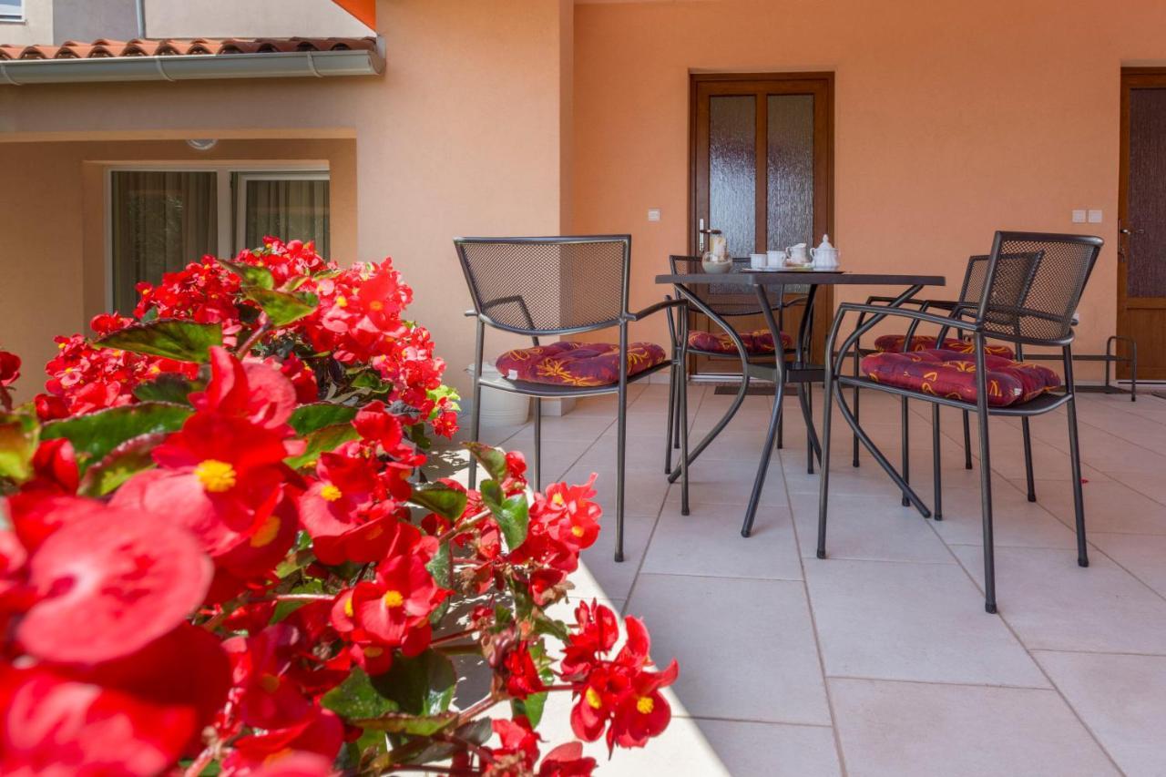 Apartments Petra Near Beach Veruda Екстер'єр фото