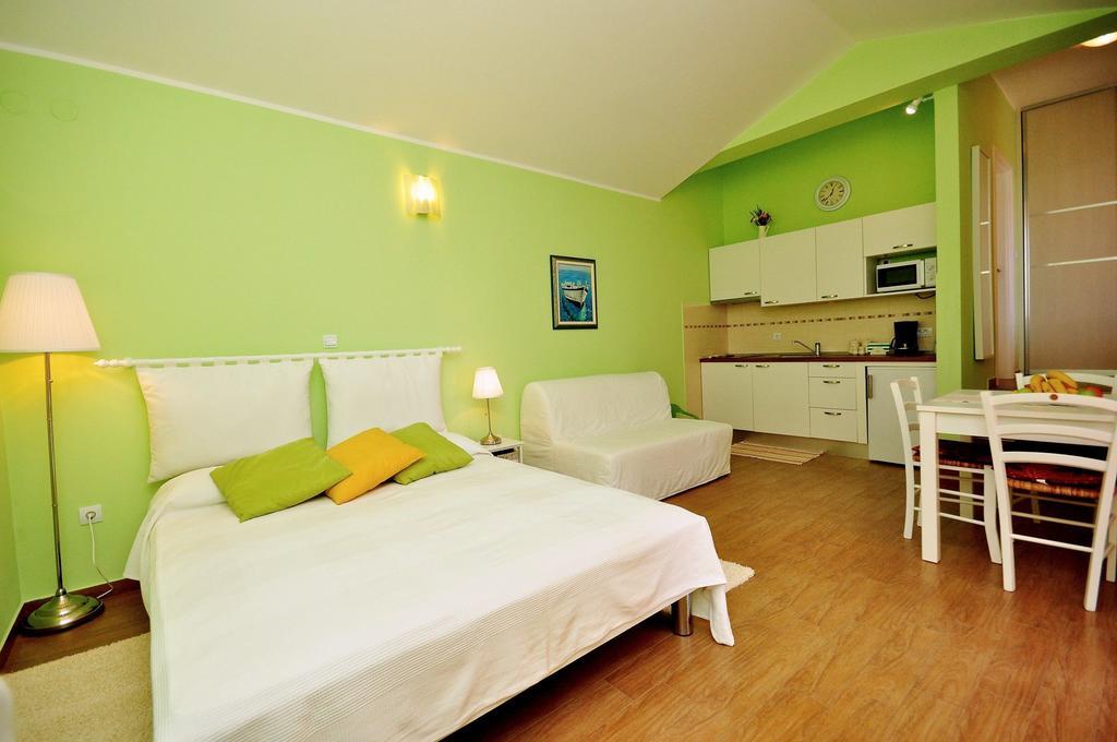 Apartments Petra Near Beach Veruda Екстер'єр фото